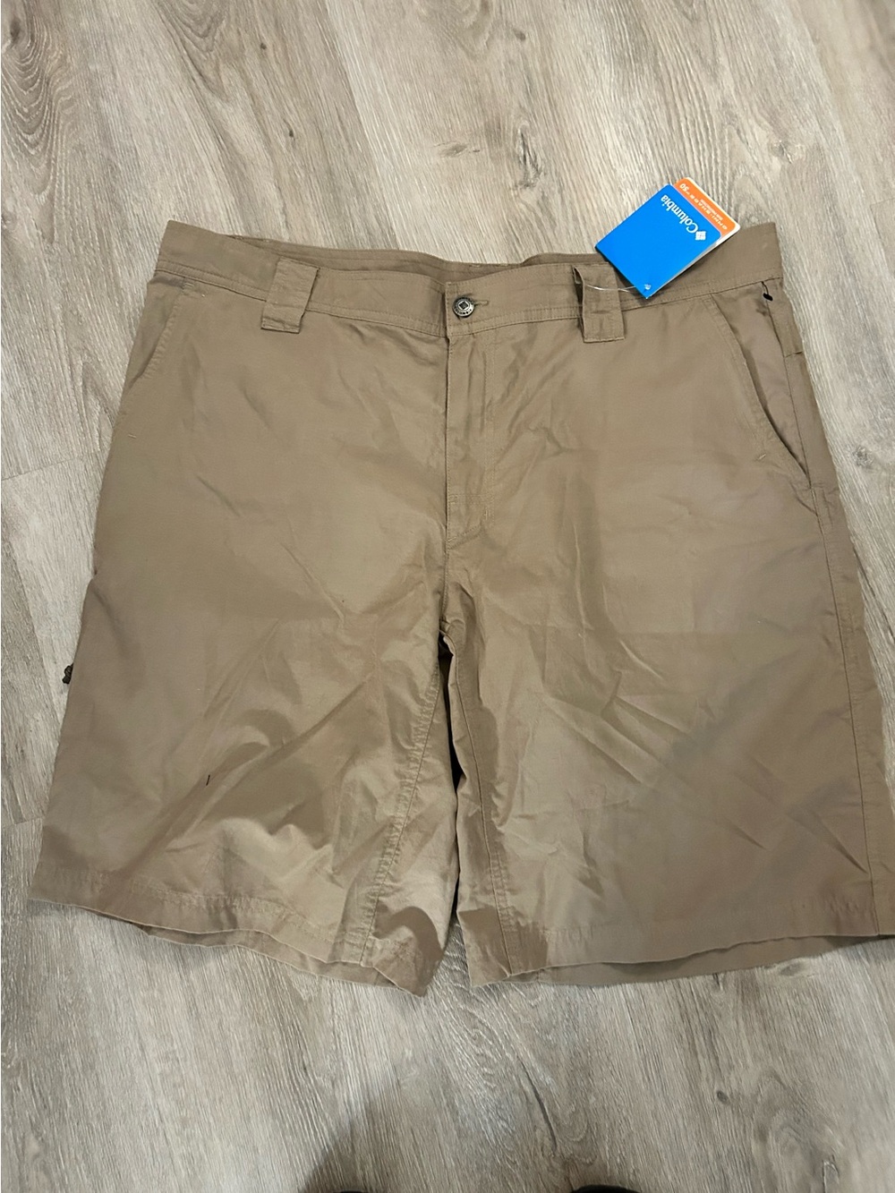 Columbia Men’s Khaki Flat-Front Outdoor Shorts - size 38